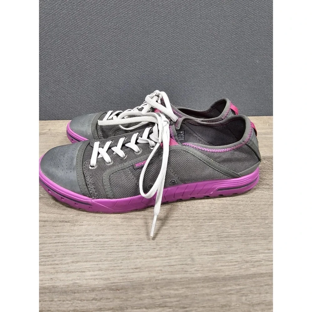 Teva Spider Rubber Jstep Womens 9.5 Purple Gray Shoes great tread and condition